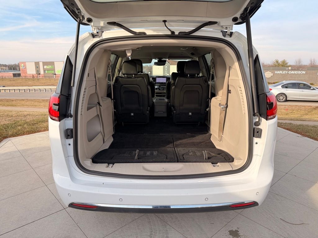 2022 Chrysler Pacifica Touring L