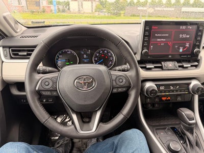 2022 Toyota RAV4 Hybrid XLE Premium