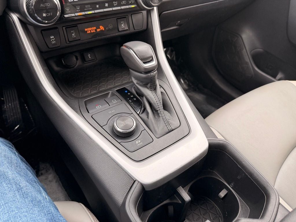 2022 Toyota RAV4 Hybrid XLE Premium