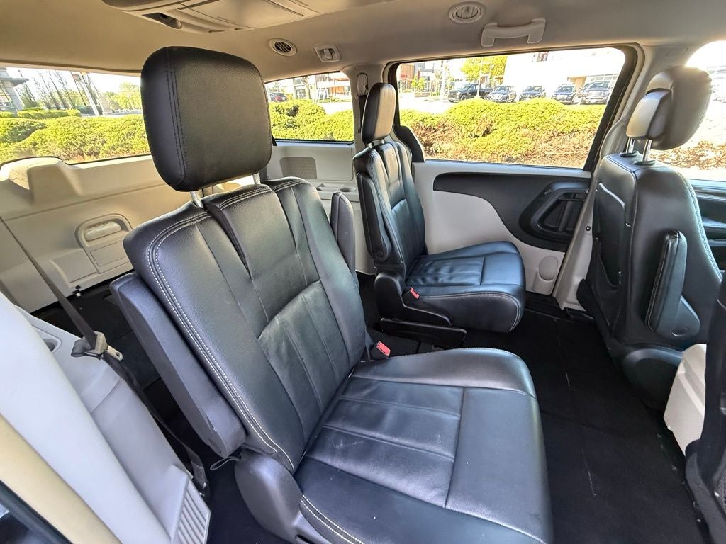 2016 Chrysler Town & Country Touring