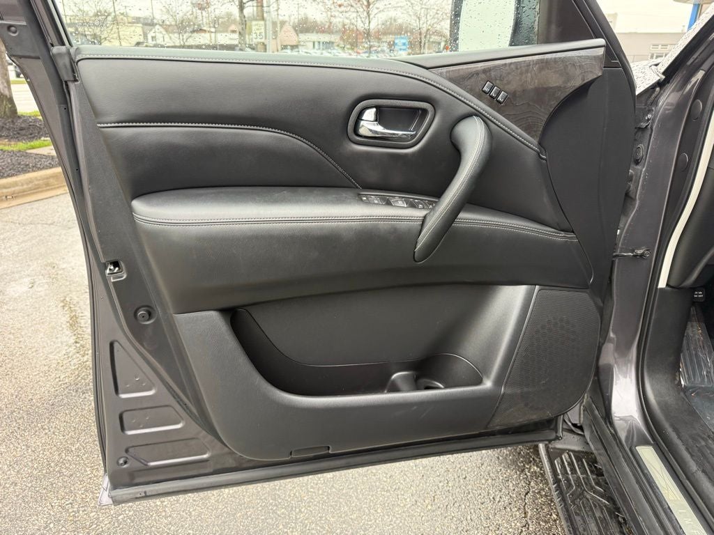 2024 INFINITI QX80 LUXE