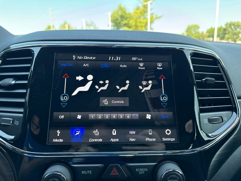 2021 Jeep Grand Cherokee Laredo X 4x4