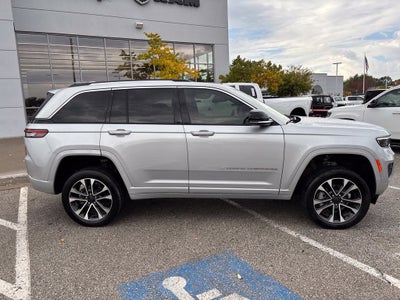 2022 Jeep Grand Cherokee Overland 4x4