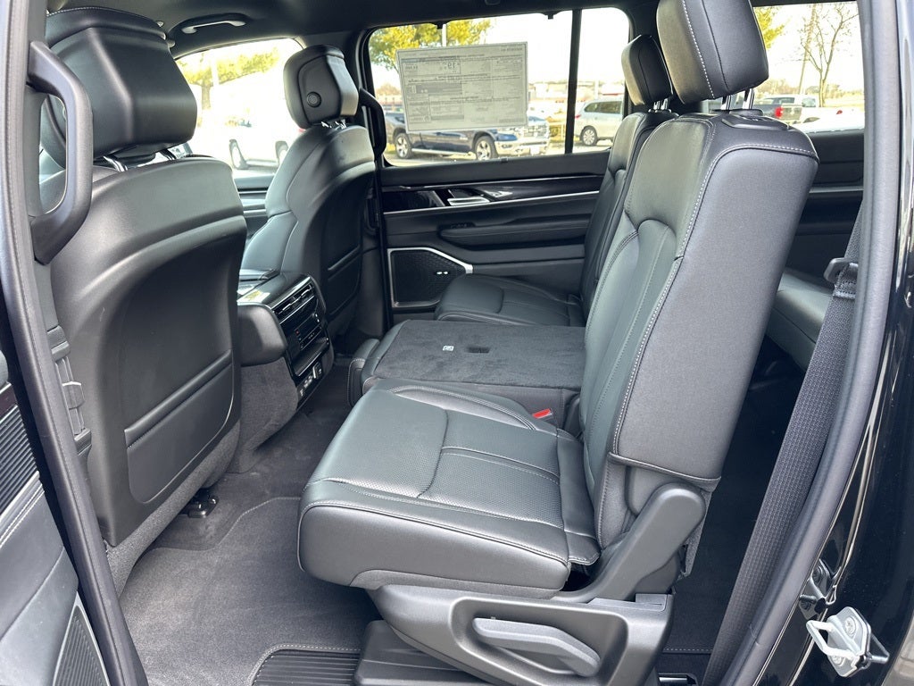 2024 Jeep Wagoneer Base