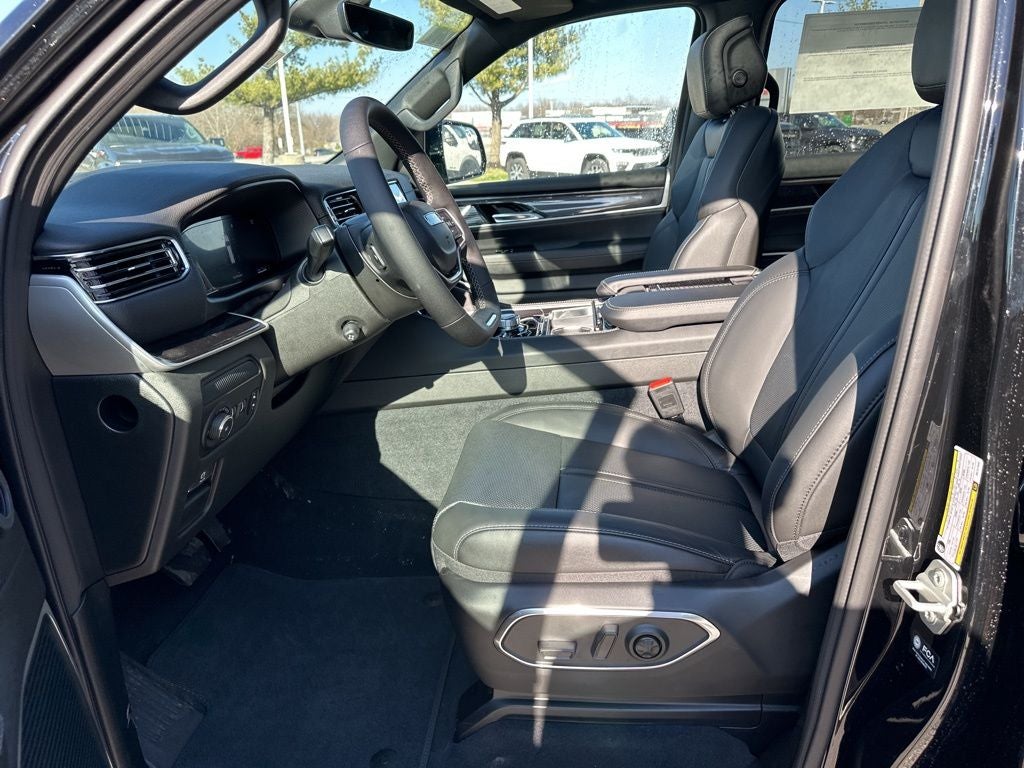 2024 Jeep Wagoneer Base