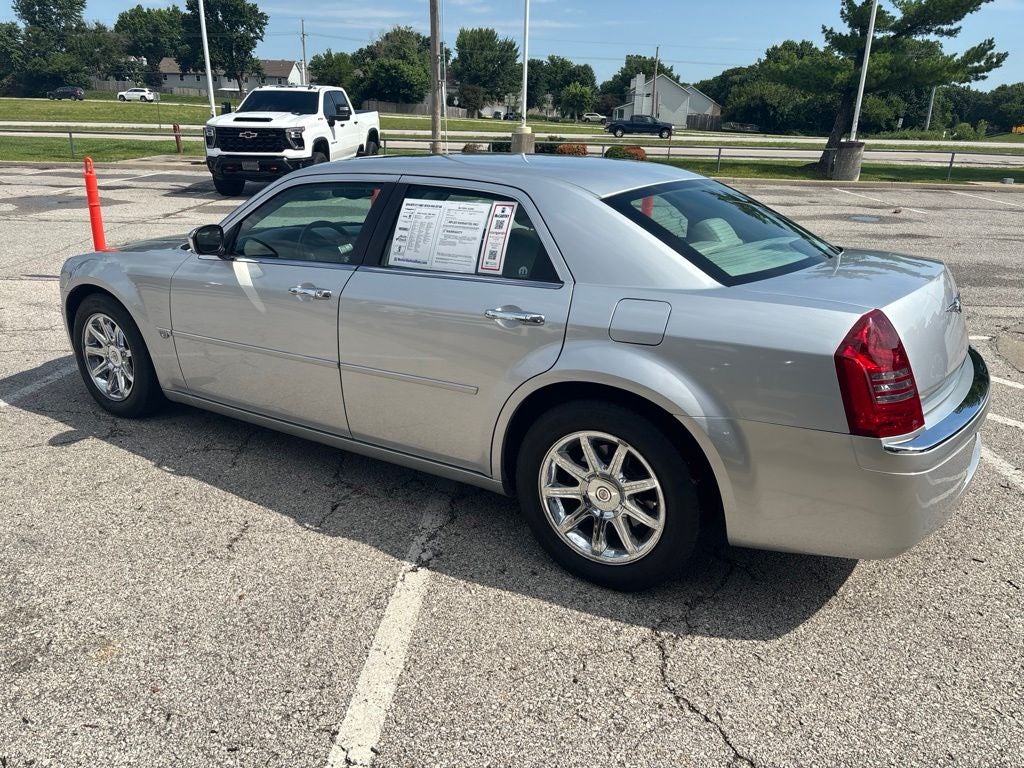 2005 Chrysler 300C Base
