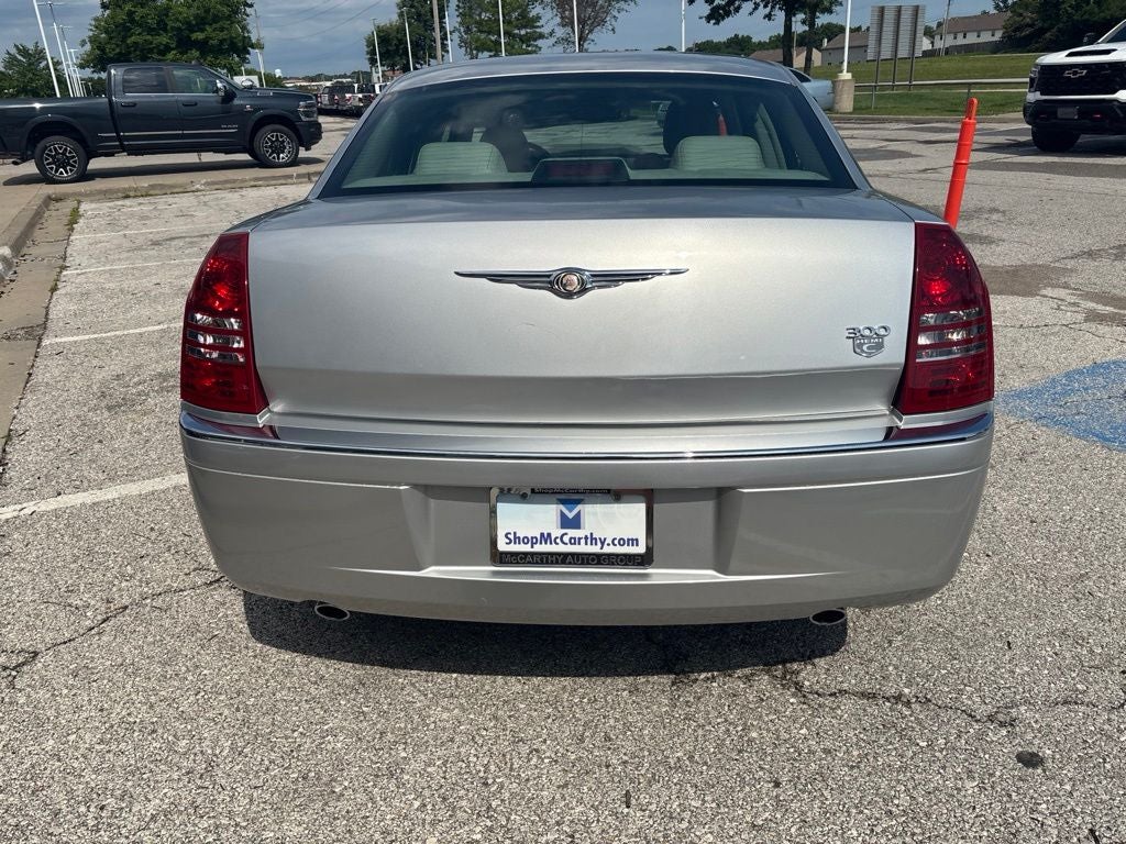 2005 Chrysler 300C Base