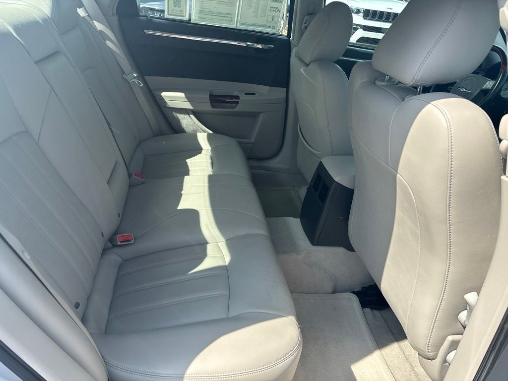 2005 Chrysler 300C Base