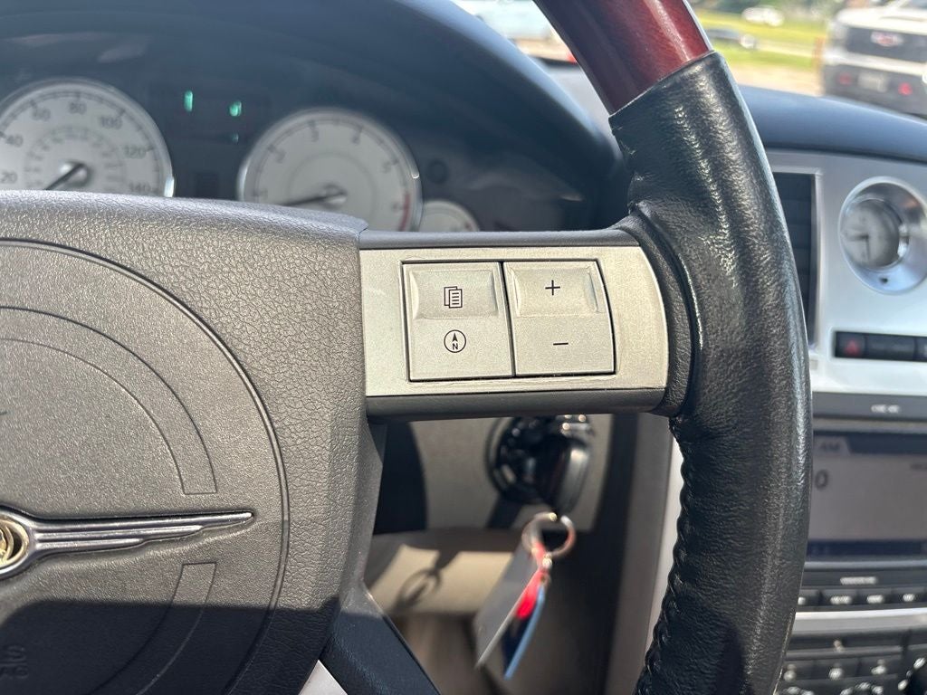 2005 Chrysler 300C Base