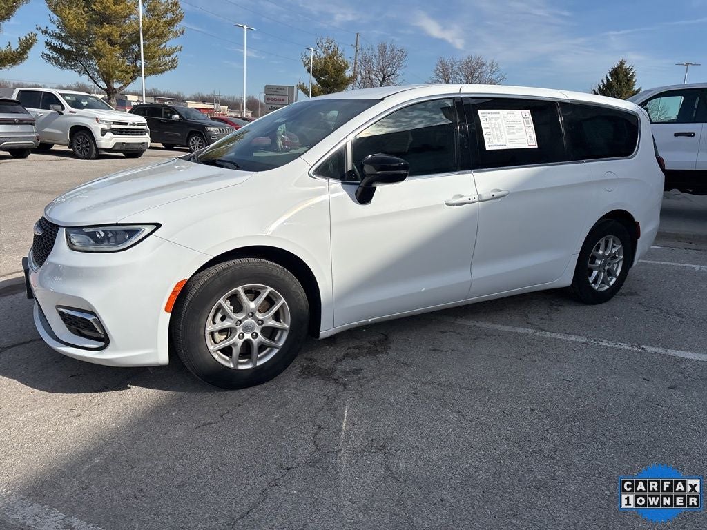 2025 Chrysler Pacifica Select