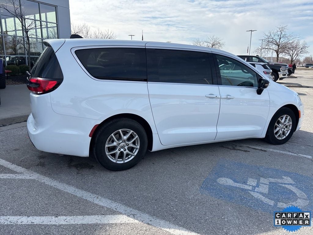 2025 Chrysler Pacifica Select