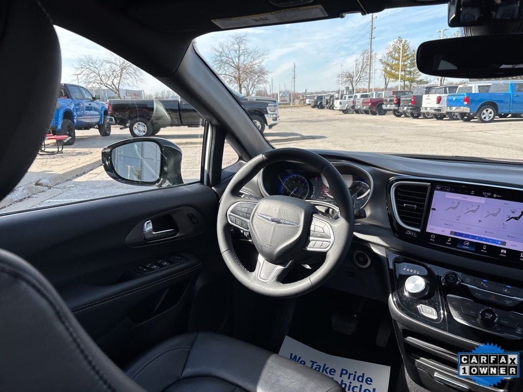 2025 Chrysler Pacifica Select