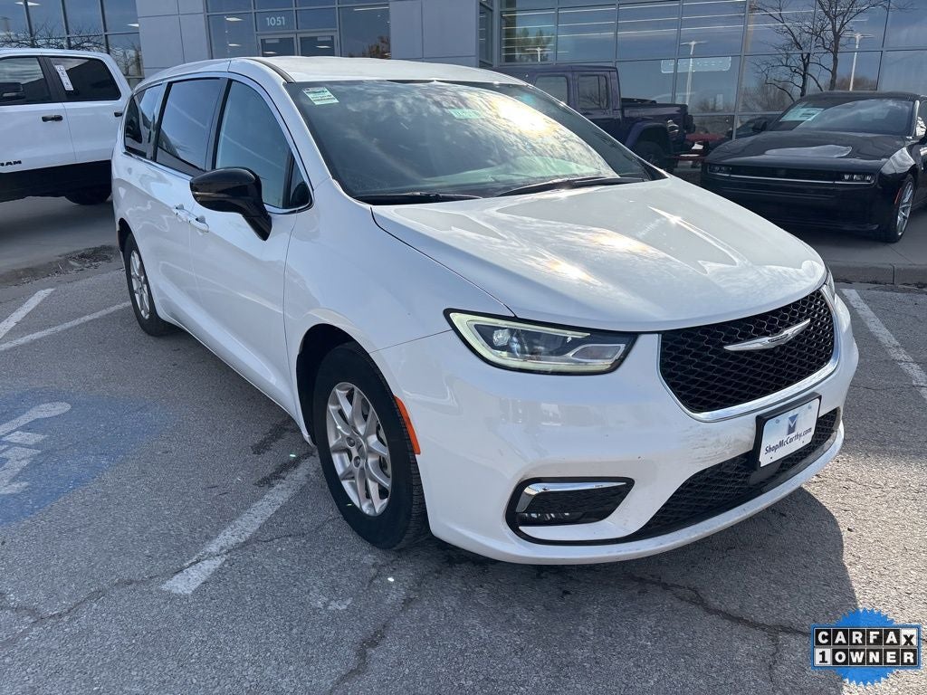 2025 Chrysler Pacifica Select