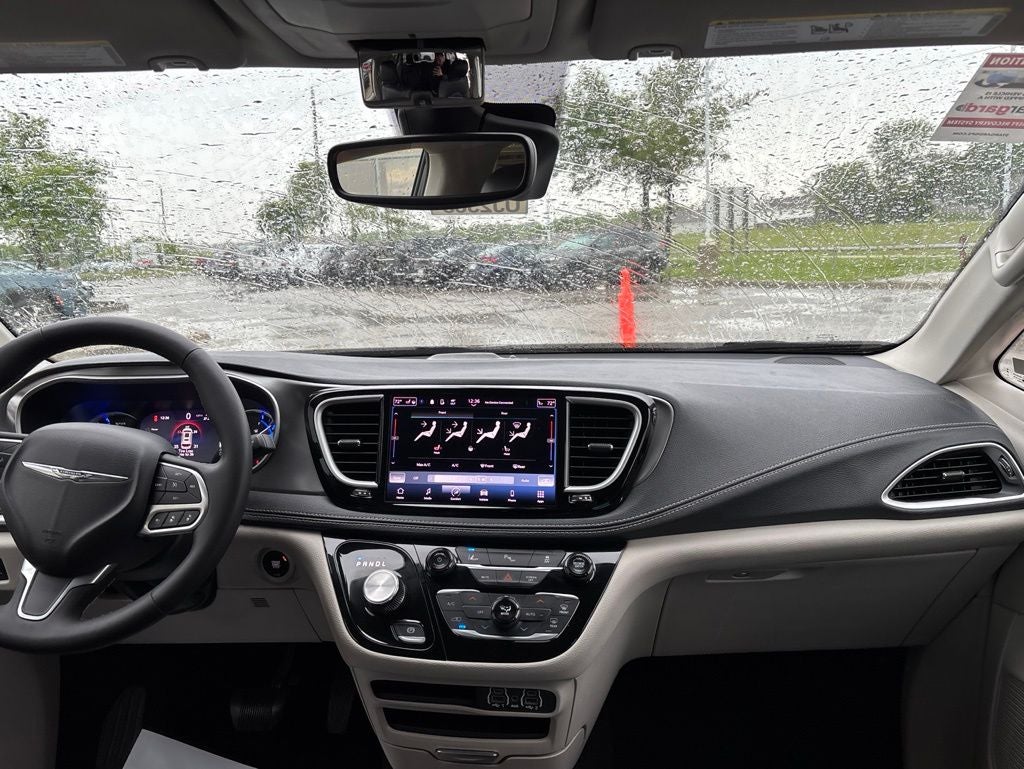 2023 Chrysler Pacifica Hybrid Touring L
