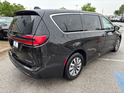 2023 Chrysler Pacifica Hybrid Touring L
