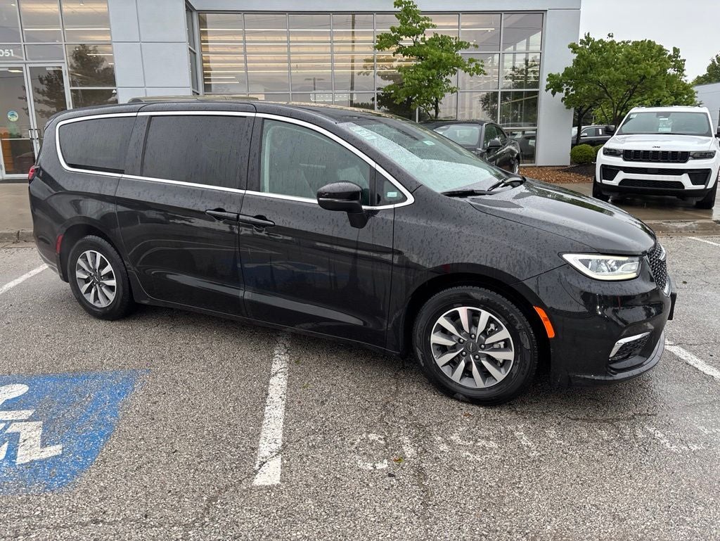 2023 Chrysler Pacifica Hybrid Touring L