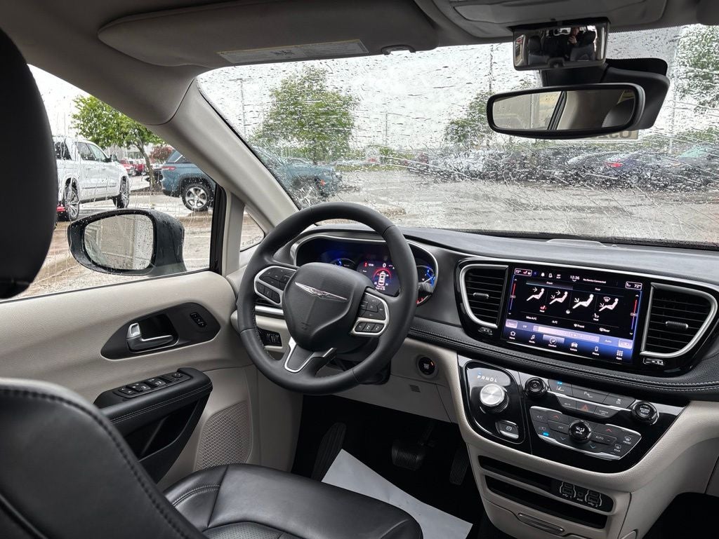2023 Chrysler Pacifica Hybrid Touring L
