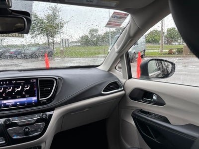 2023 Chrysler Pacifica Hybrid Touring L