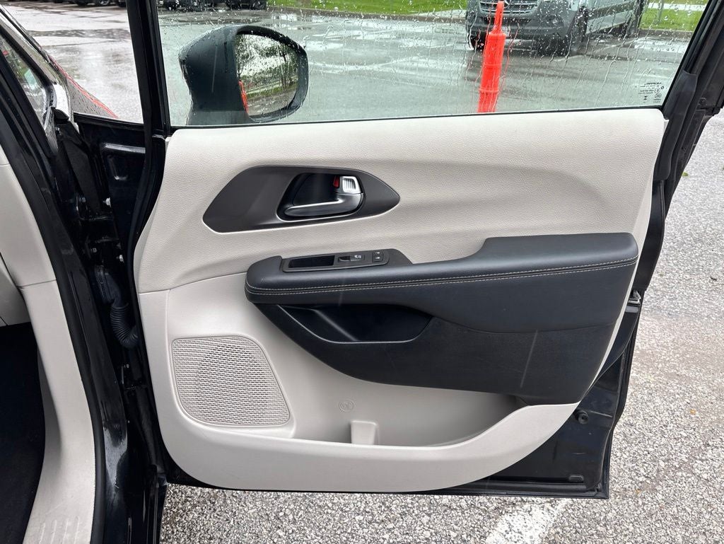 2023 Chrysler Pacifica Hybrid Touring L