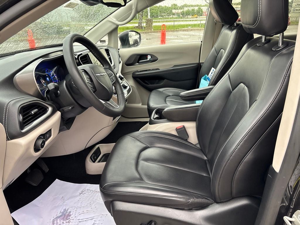 2023 Chrysler Pacifica Hybrid Touring L