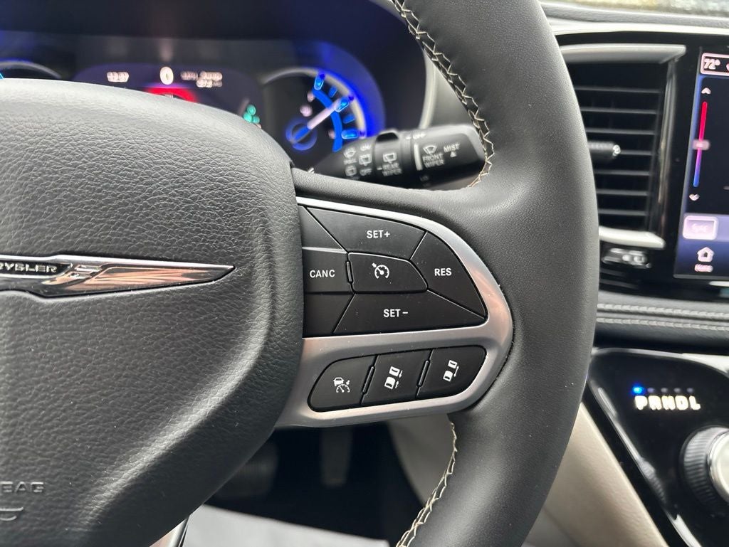 2023 Chrysler Pacifica Hybrid Touring L
