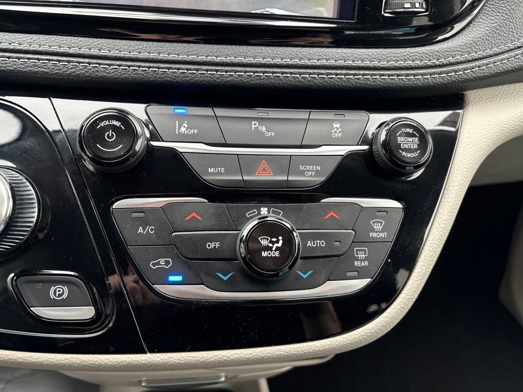 2023 Chrysler Pacifica Hybrid Touring L