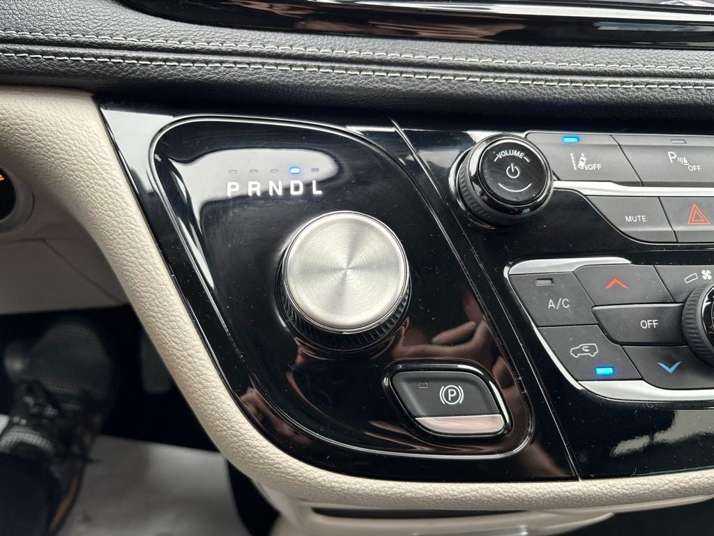 2023 Chrysler Pacifica Hybrid Touring L