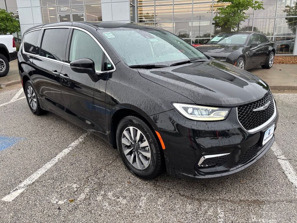 2023 Chrysler Pacifica Hybrid Touring L