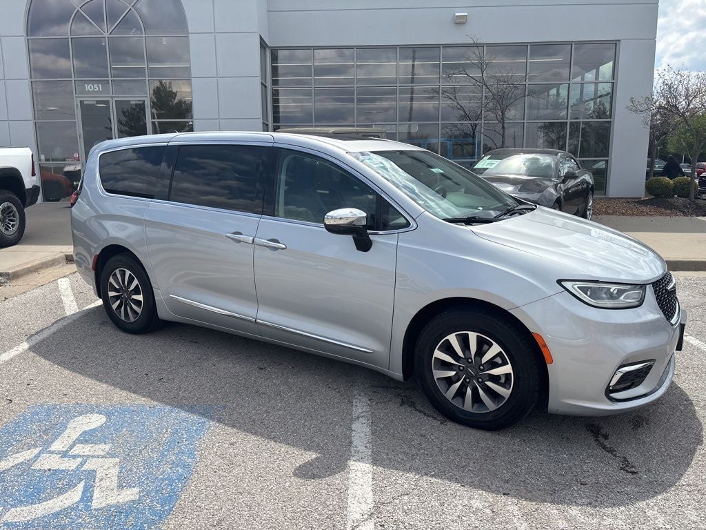 2023 Chrysler Pacifica Hybrid Limited