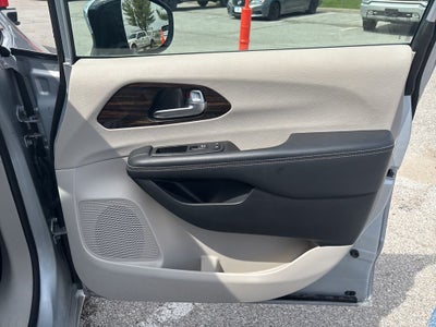 2023 Chrysler Pacifica Hybrid Limited