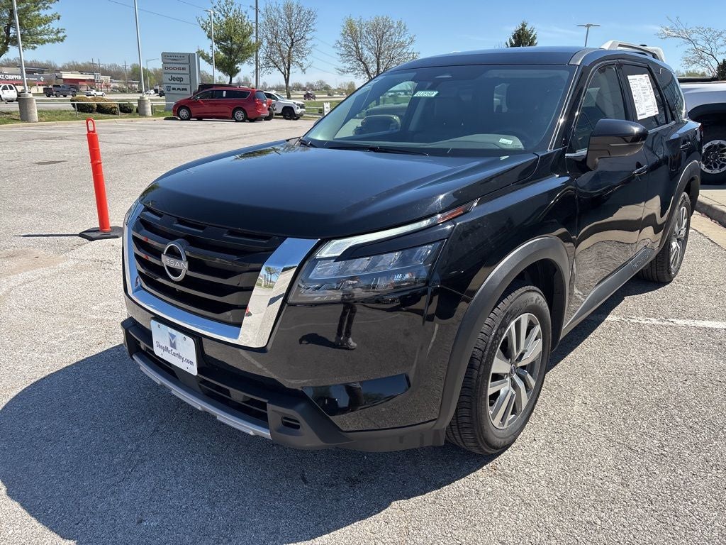 2025 Nissan Pathfinder SL