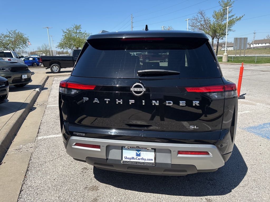 2025 Nissan Pathfinder SL