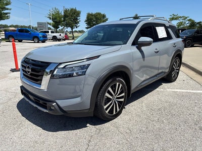 2023 Nissan Pathfinder Platinum