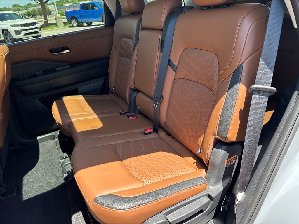 2023 Nissan Pathfinder Platinum