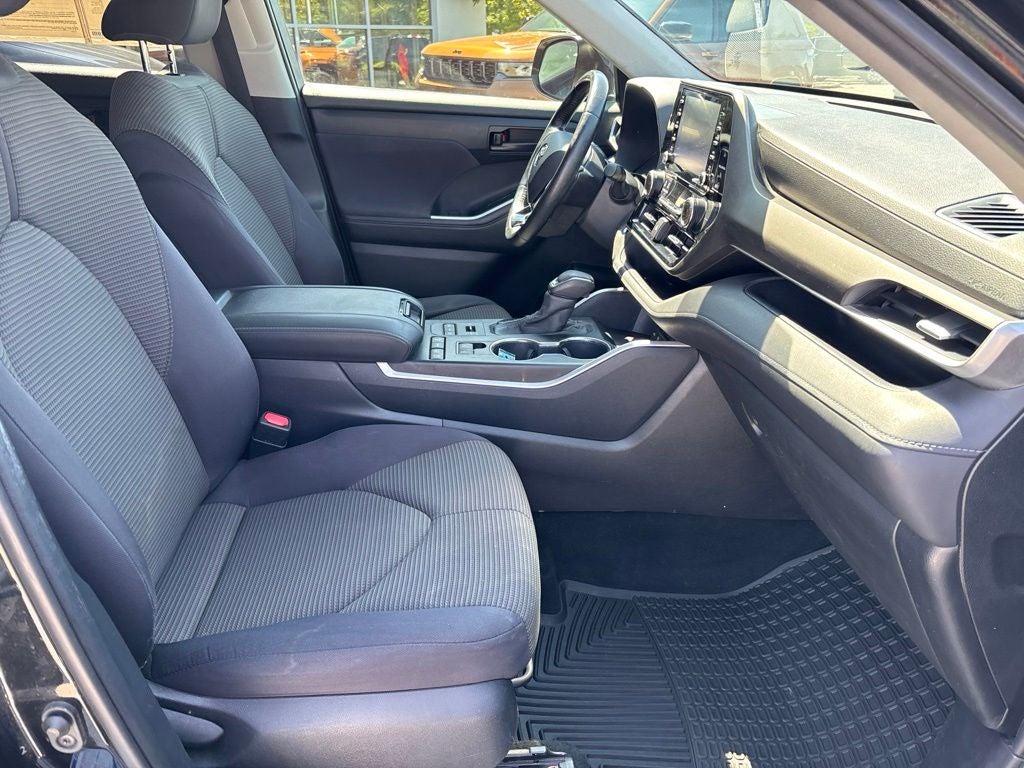 2020 Toyota Highlander LE