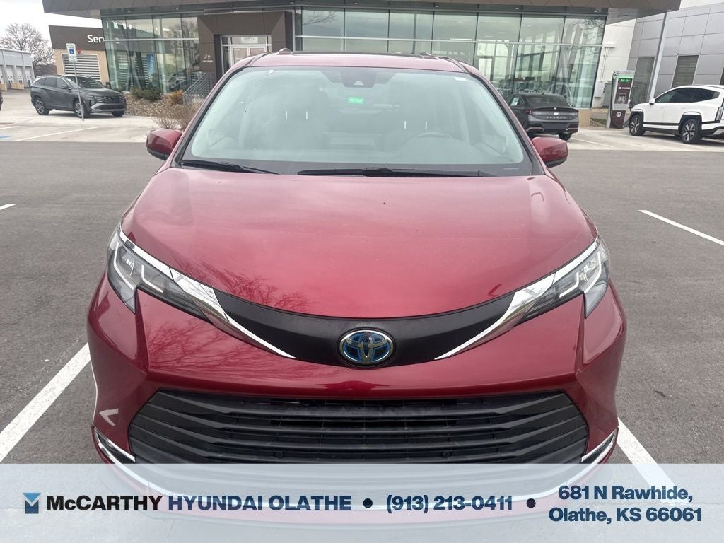 2021 Toyota Sienna XLE 8 Passenger