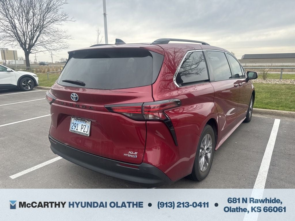 2021 Toyota Sienna XLE 8 Passenger