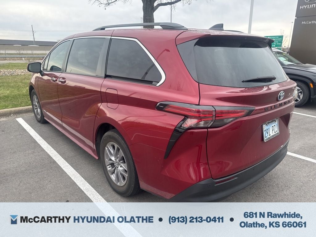2021 Toyota Sienna XLE 8 Passenger