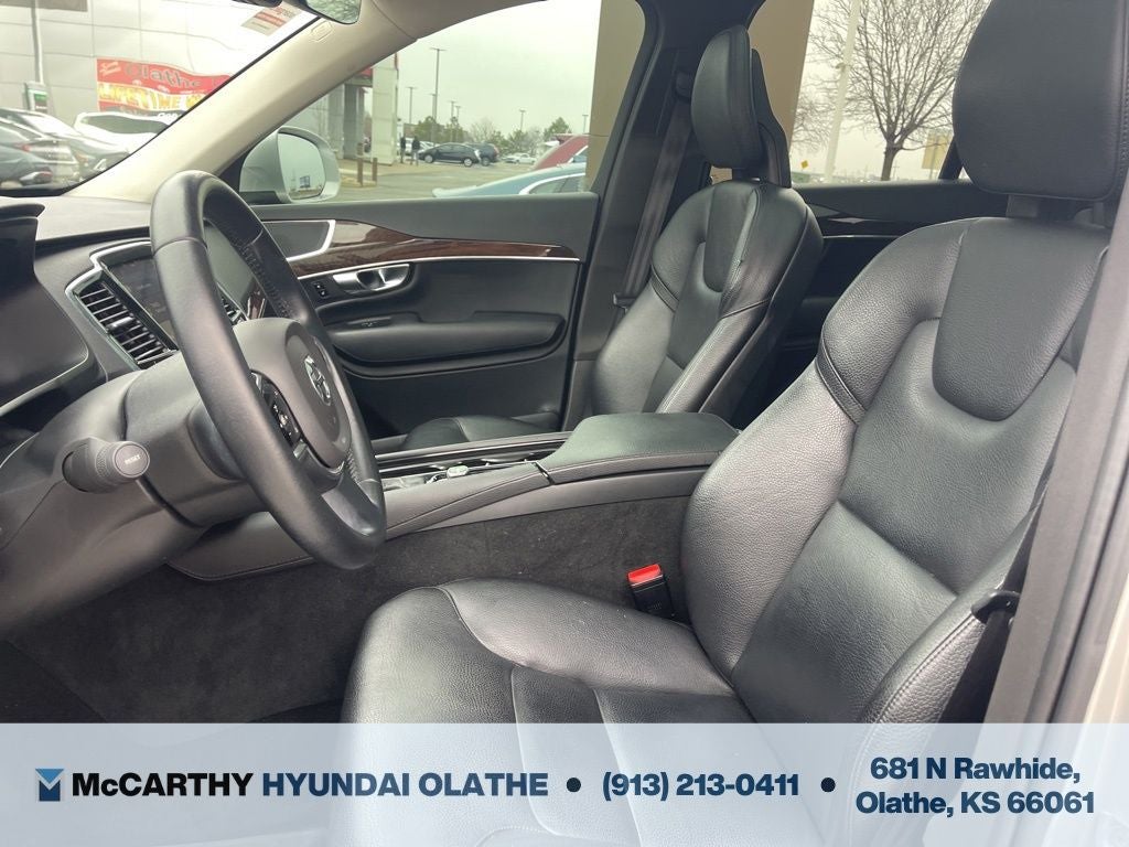 2016 Volvo XC90 T6 Momentum