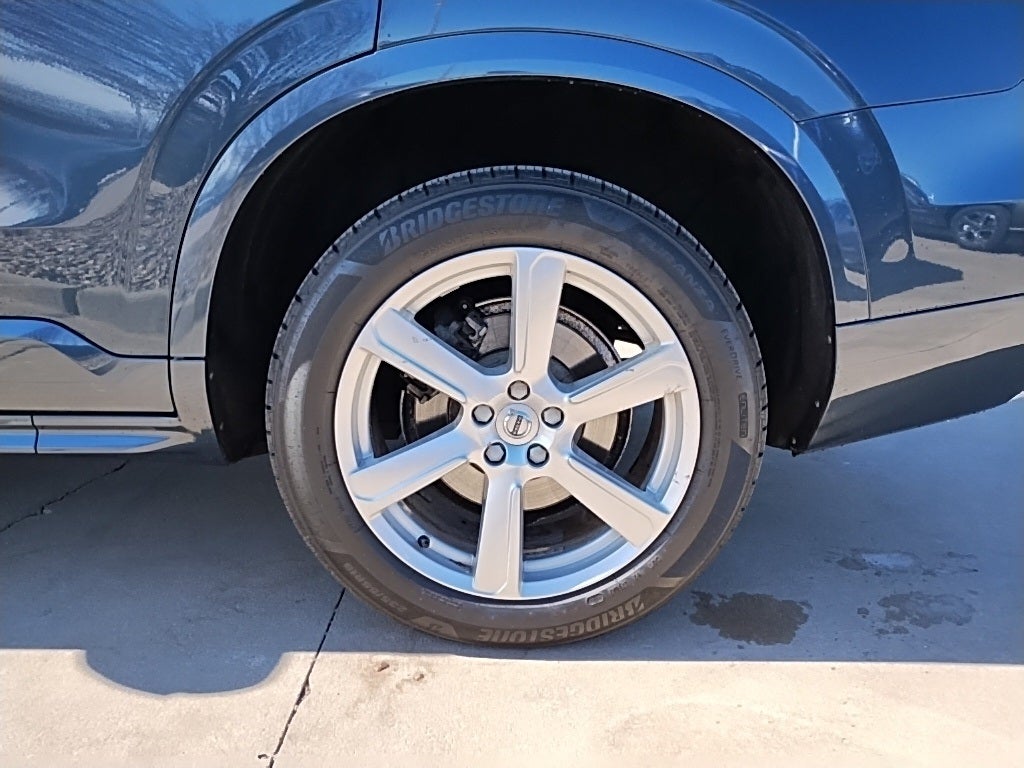 2022 Volvo XC90 T6 Momentum