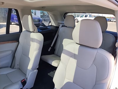 2022 Volvo XC90 T6 Momentum