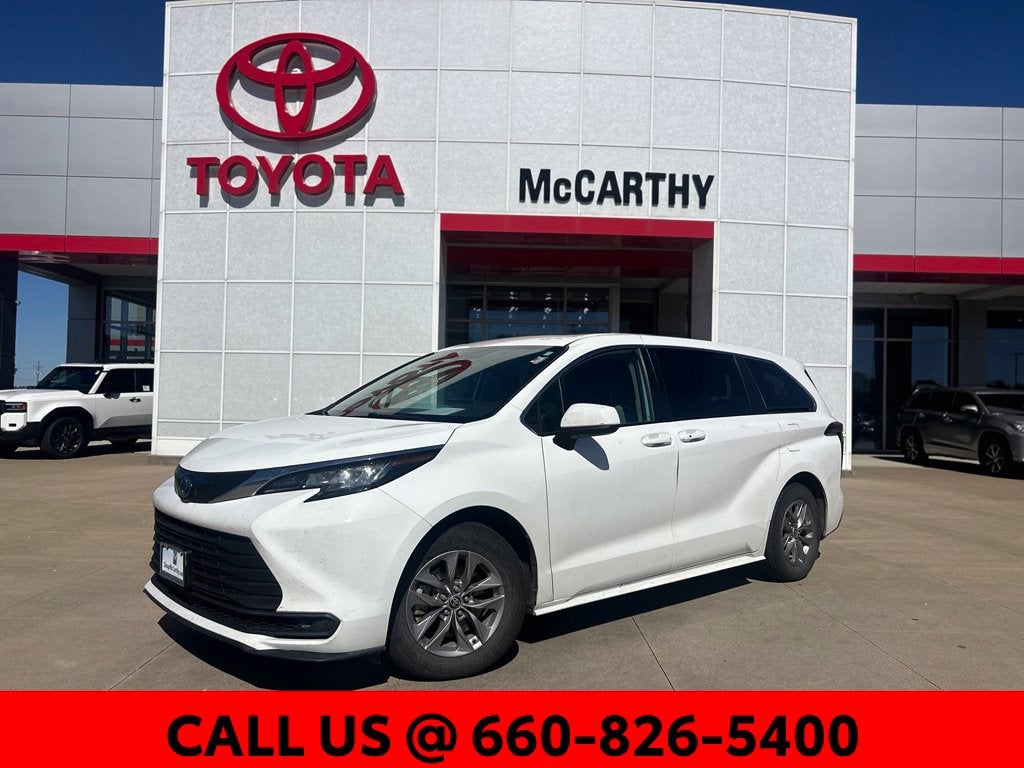 2022 Toyota Sienna LE 8 Passenger