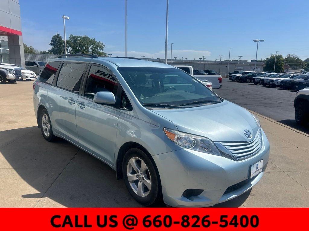2017 Toyota Sienna LE 8 Passenger