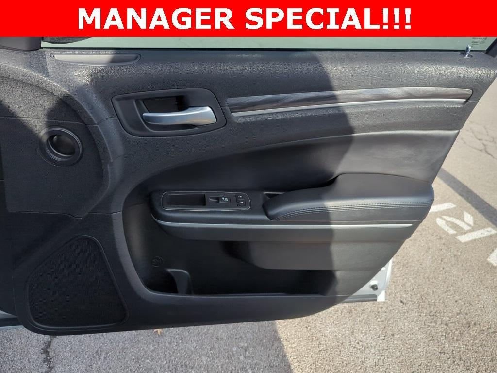 2022 Chrysler 300 Touring