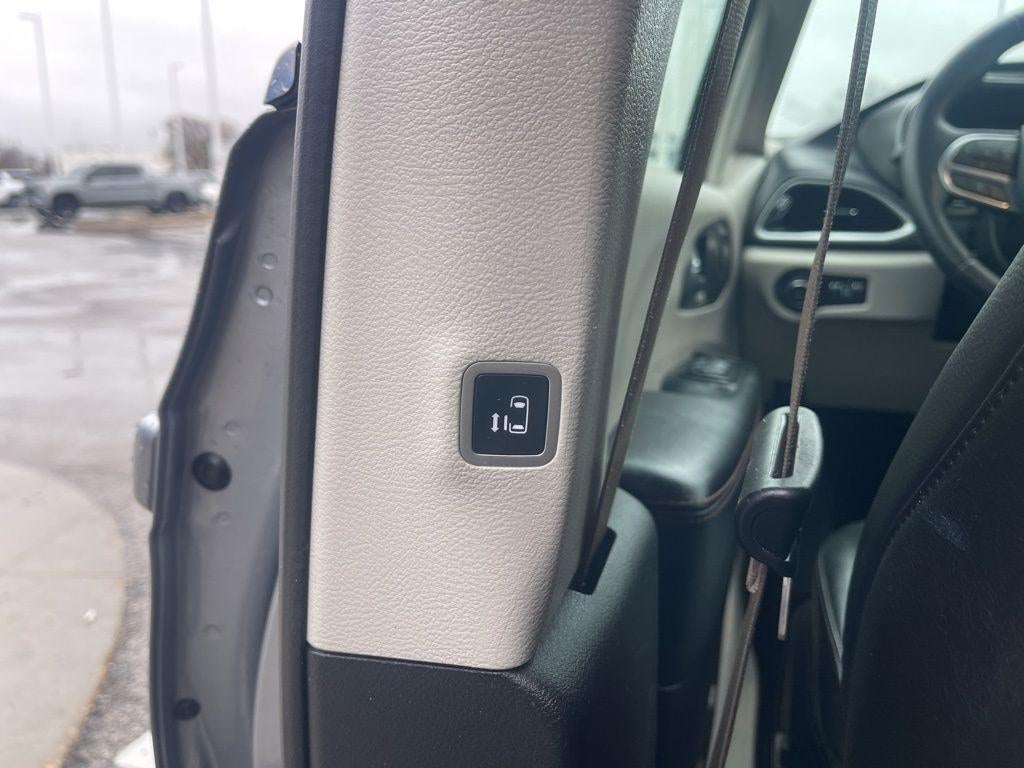 2020 Chrysler Pacifica Touring L