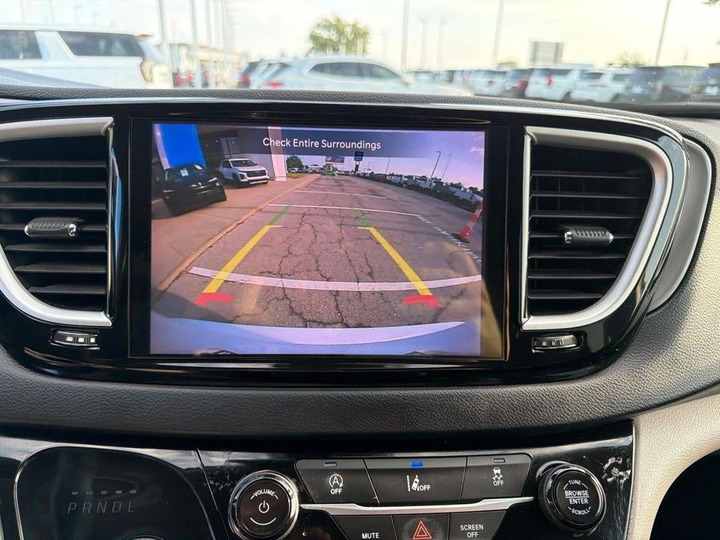 2022 Chrysler Pacifica Touring L