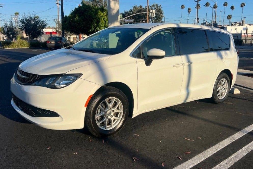 2022 Chrysler Voyager LX