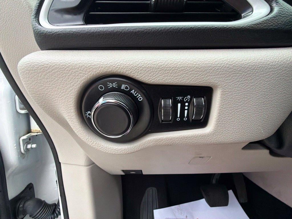 2022 Chrysler Voyager LX