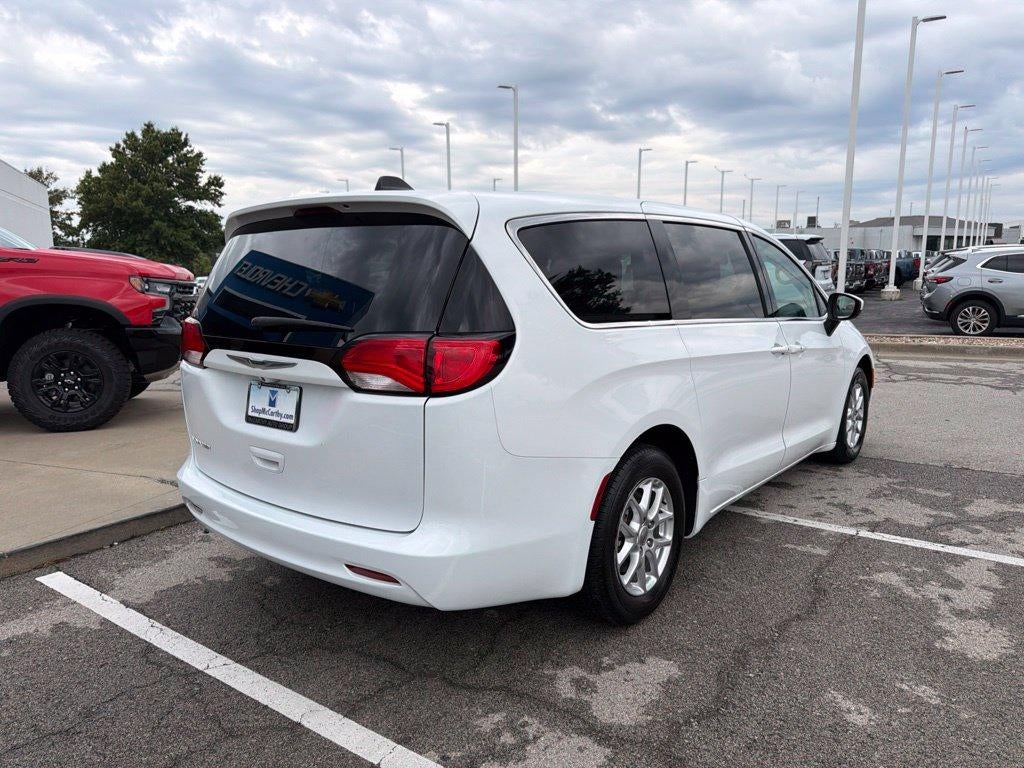 2022 Chrysler Voyager LX