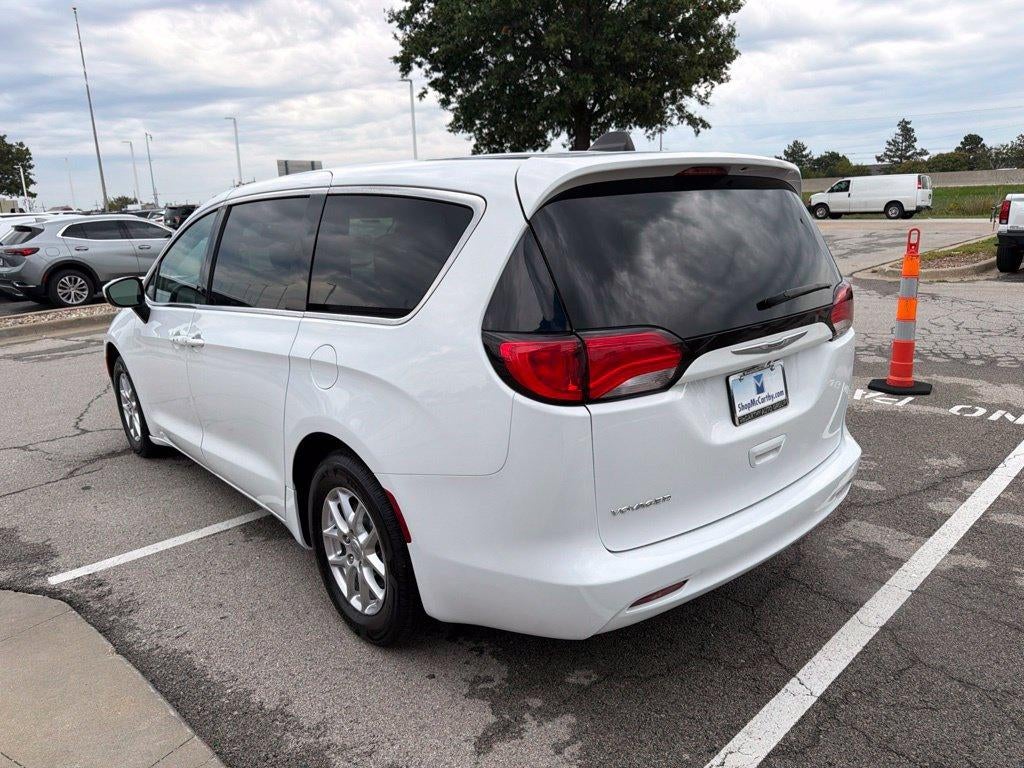 2022 Chrysler Voyager LX